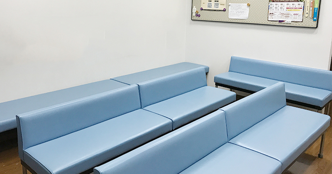 にしがいと内科クリニック・待合室